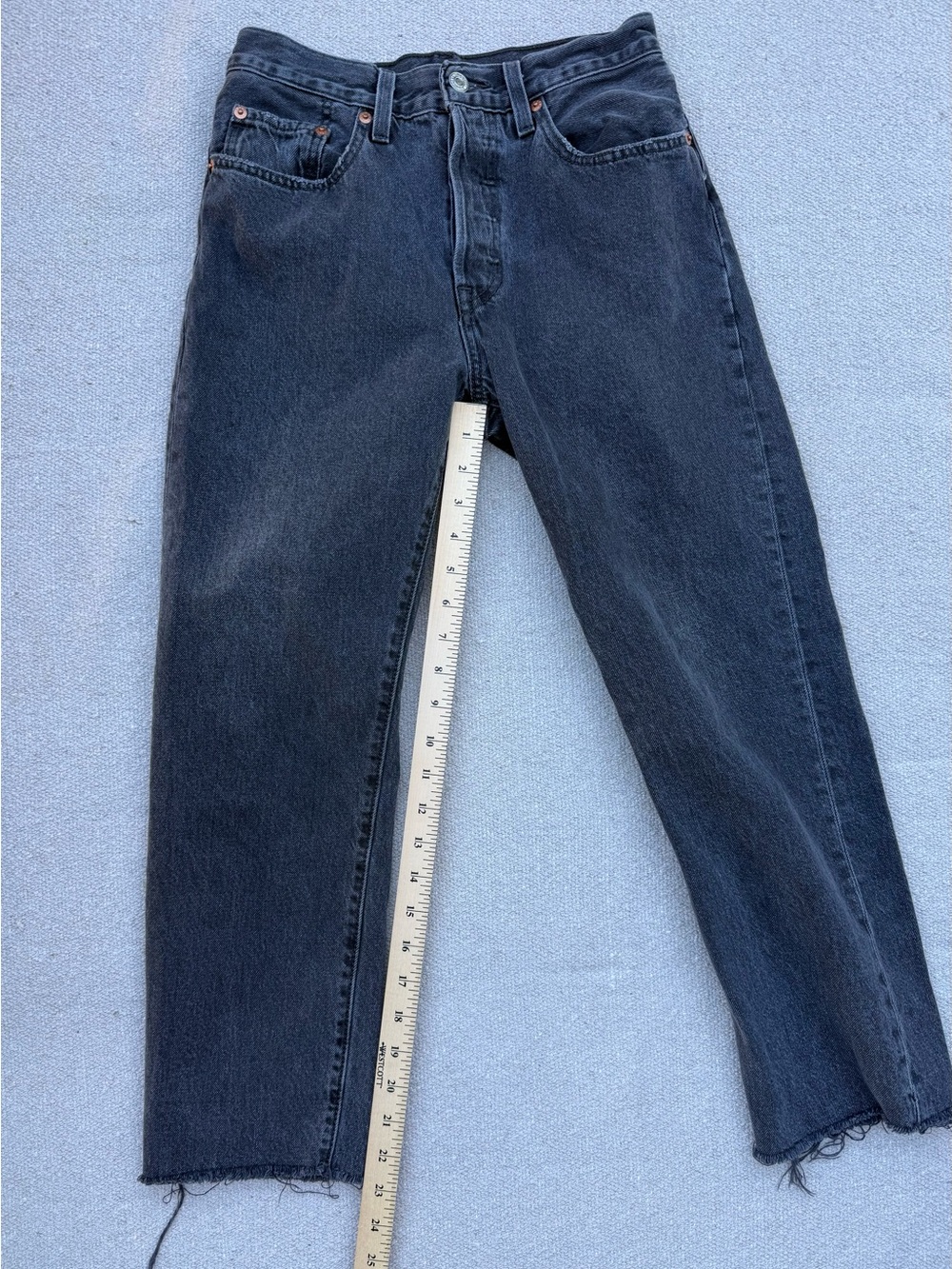 Levi's Women's Black Wide-Leg Raw Hem Jeans - Picture 3 of 9